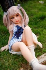 Puha szilikon szexbaba realisztikus tulajdonságokkal, tökéletes társasághoz és intim élményekhez, a Sexdollmini kínálatában kiváló minőségű felnőtt babák kaphatók.